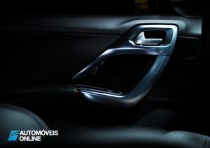 Peugeot 208 GTi Concept 2013 puxador porta cromado