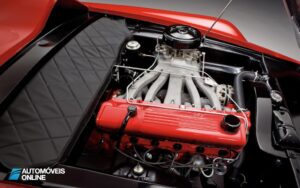 1960-Plymouth-XNR-concept-slant-six-engine-02-1024x640