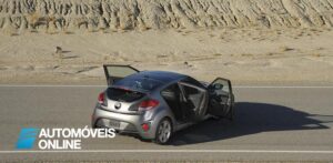 2013 Hyundai Veloster Turbo Driving view traseira portas abertas
