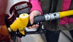 Preço dos combustíveis desce esta segunda-feira