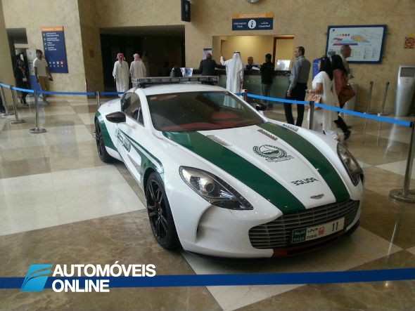 Aston_Martin_77-One_Police_Dubai