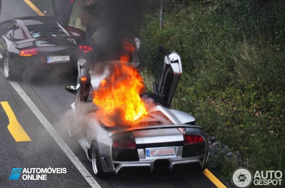 Lamborghini Murcielago_vista_cima_em_chamas