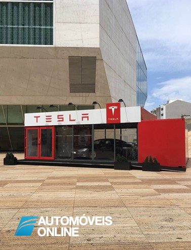 Tesla. Primeira loja no Porto