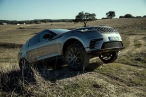 Range Rover Velar vs Porsche Macan
