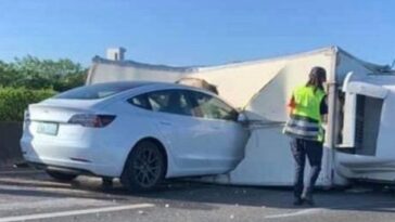 Autopilot falha e Tesla Model 3 embate com violência contra camião
